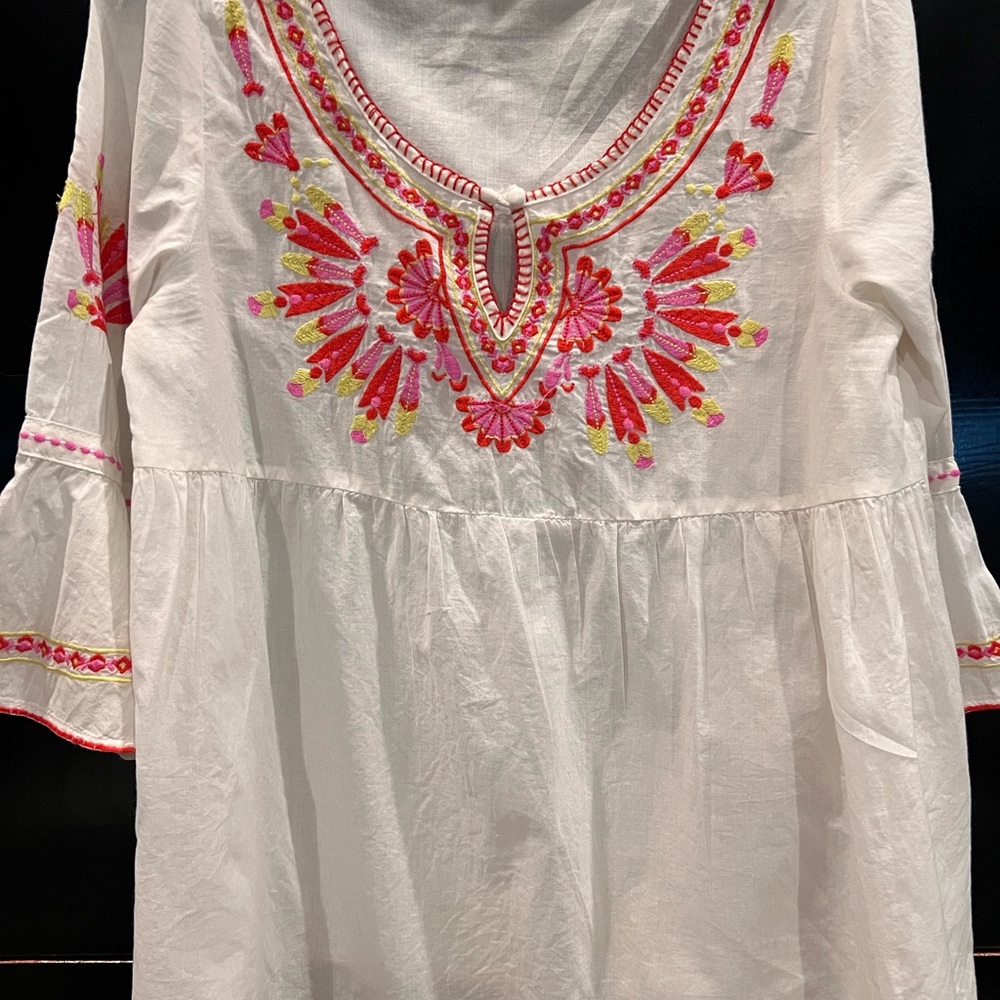 Romeo & Juliet Couture White and Pink Embroidered Cotton Tunic